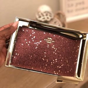 💕NWT Cute Pink 💕 Glitter Collection Wristlet!